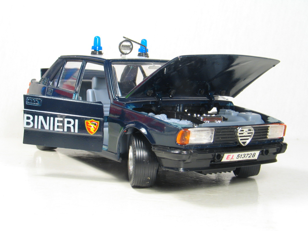 Alfa Romeo Giulietta Carabinieri 0177 Blu Scuro E Bianco 1 24 Box Burago